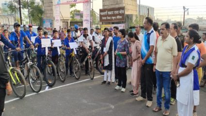 साइकिल चलाकर फिट रहें: जिलाधीश गुंडे