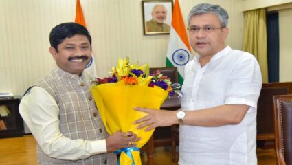 UP के औद्योगिक क्षेत्रों के रेलवे स्टेशनों का होगा आधुनिकीकरण: नन्दी