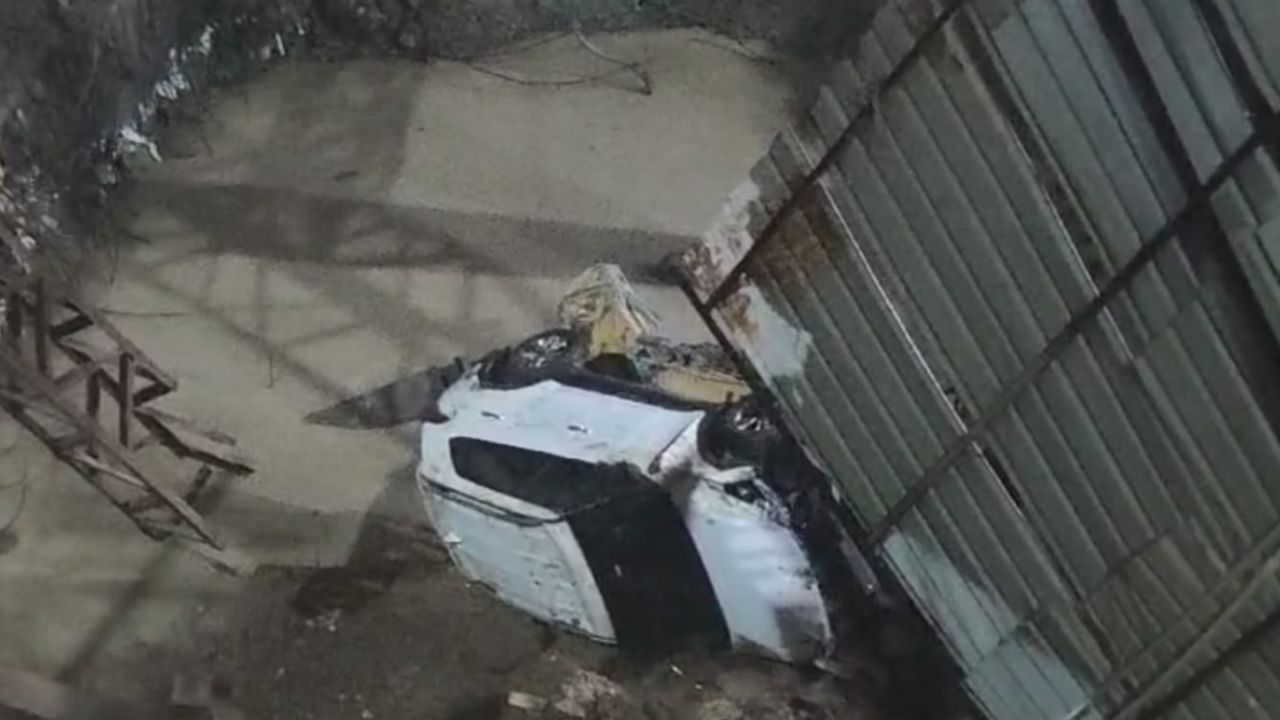 Nagpur Ramdaspeth land collapsed नागपुर के रामदासपेठ में बड़ा हादसा, कंस्ट्रक्शन साइट पर धंसी जमीन, 40 फीट नीचे गिरी कार, नागरिक दहशत में