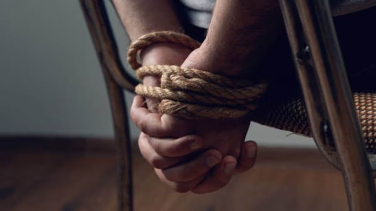 Mumbai Local Train से अकोला तक बच्ची का अपहरण, टेक्निकल जांच से खुलासा