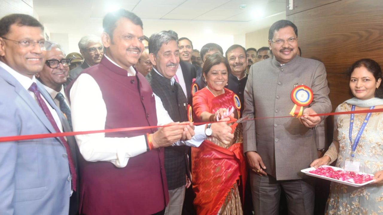 महाराष्ट्र में देश का पहला एडवोकेट ट्रेनिंग एंड रिसर्च सेंटर शुरू, CM फडणवीस और पूर्व CJI गवई ने किया उद्घाटन