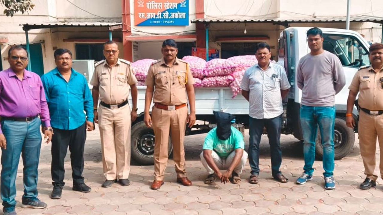 अकोला पुलिस की बड़ी कामयाबी, 12 घंटे में मध्य प्रदेश से दबोचा लहसुन चोर, 13.46 लाख का माल बरामद