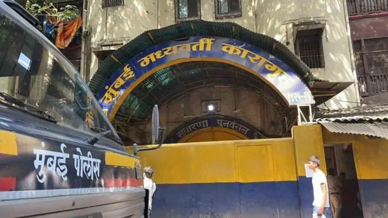 आर्थर रोड जेल के गेट पर बवाल, विचाराधीन कैदी ने पुलिस कांस्टेबल पर किया जानलेवा हमला