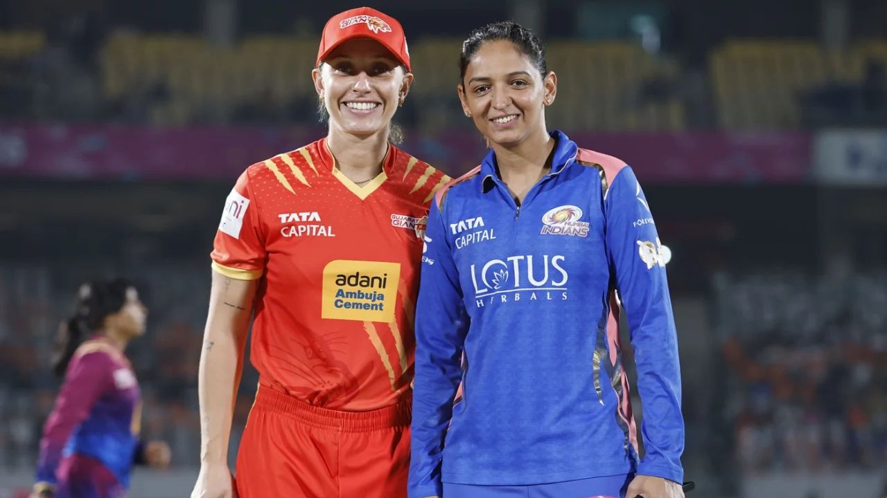 WPL 2026: मुंबई इंडियंस के पास क्वालीफायर में पहुंचने का मौका, टॉस जीतकर गुजरात जायंट्स ने चुनी बल्लेबाजी