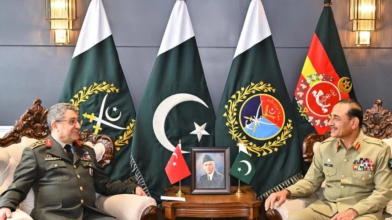 तुर्की के साथ मिलकर क्या खिचड़ी पका रहा पाक? खाड़ी में सुलगती आग के बीच एर्दोगन के सेना प्रमुख से मिले मुनीर