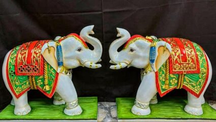 घर की इस दिशा में रखें हाथी की मूर्ति, अन्न-धन से भर जाएंगे भंडार, जानें वास्तु नियम