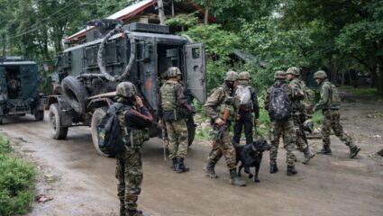किश्तवाड़ के जंगलों में आतंकियों की घेराबंदी! ड्रोन और स्निफर डॉग्स से सर्च ऑपरेशन, चप्पे-चप्पे पर सेना