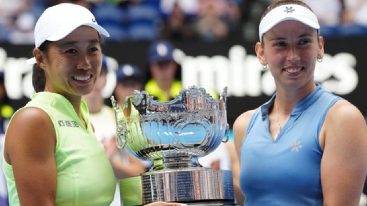 Australian Open: महिला डबल्स का खिताब एलिस मर्टेंस और झांग शुआई ने किया अपने नाम, डैनिलिना-क्रुनिक को हराया