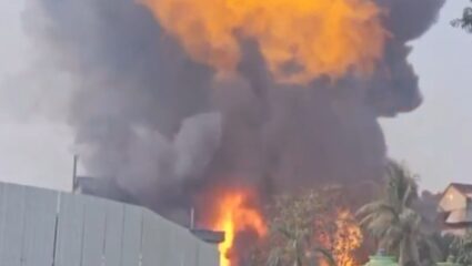 नवी मुंबई के MIDC पावने में केमिकल कंपनी में लगी भीषण आग, दूर तक दिखा धुएं का गुबार, देखें VIDEO