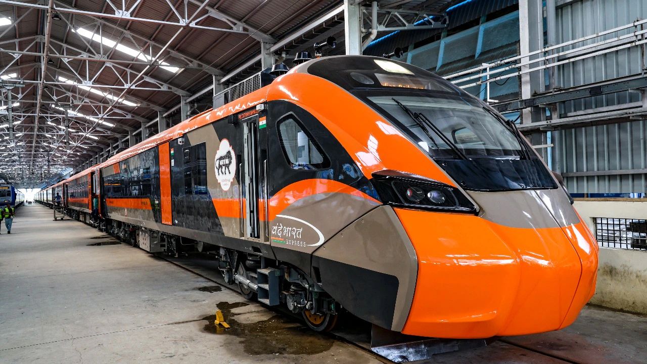 रेल मंत्रालय को बड़ी धनराशि रेल लाइनों के विस्तार, नई ट्रेनों के निर्माण और आधुनिक तकनीक पर खर्च की जा सकती है।