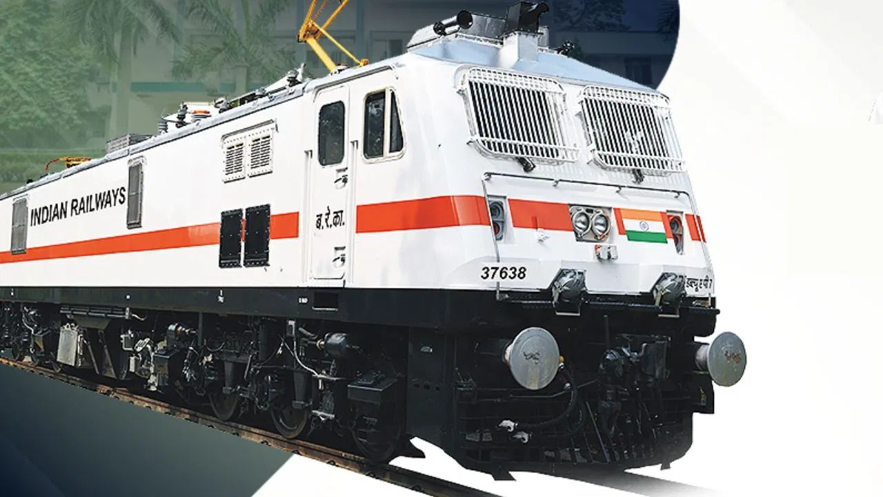 वेटिंग लिस्ट से छुटकारा देने के लिए सरकार काम कर रही है। अगले दो वर्षों में वेटिंग लिस्ट की समस्या को पूरी तरह खत्म करना रेल मंत्रालय का प्रमुख लक्ष्य है। इसके लिए रेलवे अतिरिक्त कोचों के निर्माण और नई पीढ़ी की ट्रेनों के संचालन पर विशेष ध्यान दे रहा है।