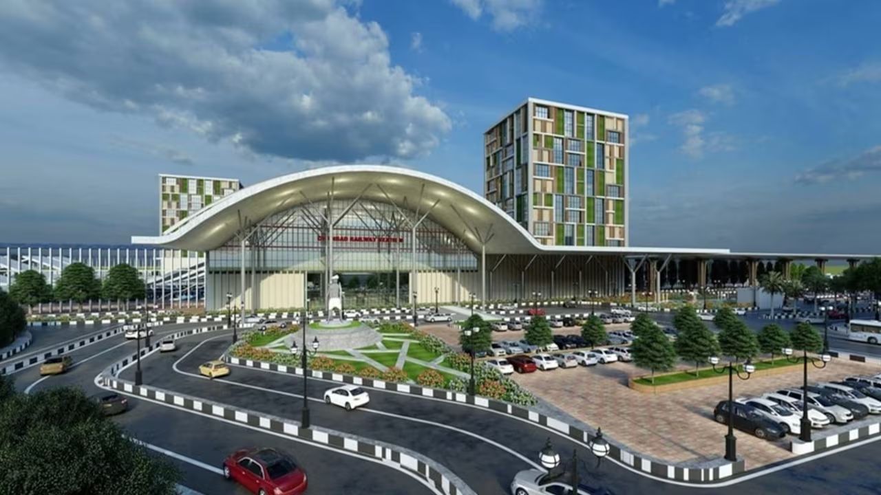 रेलवे की आय बढ़ाने के लिए डेडिकेटेड फ्रेट कॉरिडोर को बंदरगाहों और औद्योगिक पार्कों से जोड़ा जाएगा। इससे माल ढुलाई का बड़ा हिस्सा सड़क मार्ग से शिफ्ट होकर रेल मार्ग की ओर आने की प्रबल संभावना है। 