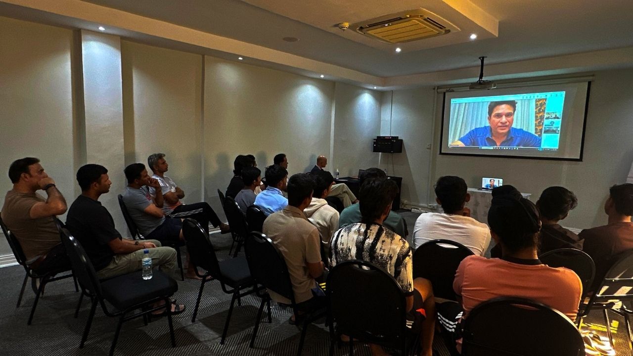 U19 World Cup: पाकिस्तान से भिड़ंत से पहले सचिन तेंदुलकर ने युवाओं में भरा जोश, ‘गुरुमंत्र’ की तस्वीरें BCCI न