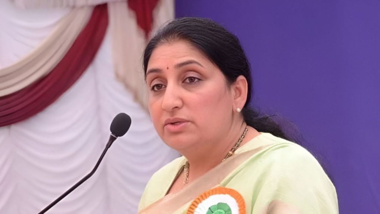 Maharashtra New Deputy CM: सुनेत्रा पवार बनीं राज्य की पहली महिला उपमुख्यमंत्री, लोकभवन में ली शपथ