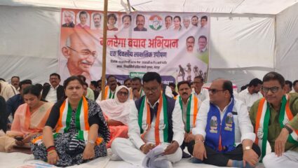 मनरेगा बचाने सड़क पर उतरी कांग्रेस, चंद्रपुर में उपवास रखकर किया विरोध प्रदर्शन