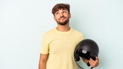 क्या हेलमेट पहनने से आप सच में हो सकते हैं गंजे? जानिए क्या कहता है विज्ञान