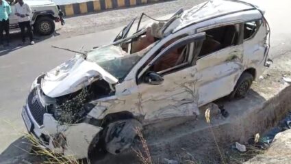 जलगांव में भीषण सड़क हादसा, शेवगांव के 3 दोस्तों की मौत, 4 जिंदगी और मौत के बीच लड़ रहे जंग