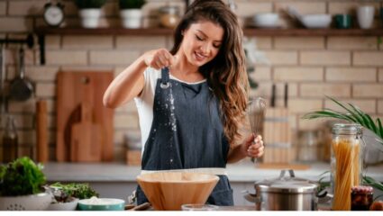 किचन में ये 3 चीजें कभी खत्म न होने दें, वरना ग्रहदोष तो  लगेगा ही, आर्थिक तंगी का खतरा भी!