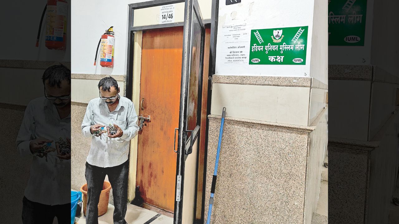 नागपुर मनपा में ‘ऑफिस वॉर’, बिना परमिशन बसपा और मुस्लिम लीग ने कमरों पर जमाया कब्जा, प्रशासन ने तोड़े ताले!