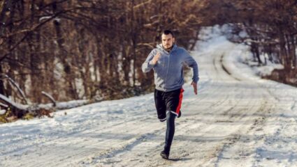 दौड़ते वक्त फूलने लगती है सांस? सर्दियों में रनिंग के दौरान की गई ये गलती पड़ सकती है भारी
