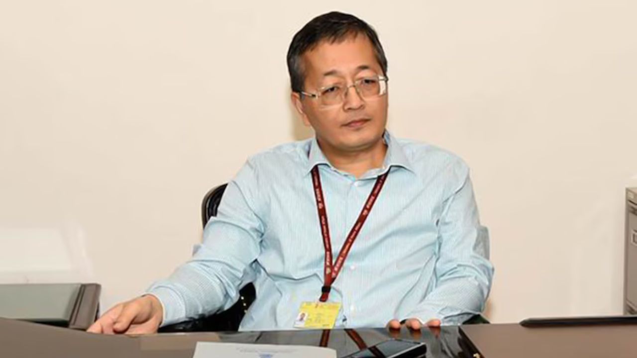 वुमलुनमांग वुआलनम, व्यय सचिव:  1992 बैच के आईएएस अधिकारी (मणिपुर कैडर) वुमलुनमांग वुआलनम व्यय सचिव के रूप में कार्यरत हैं और सरकारी खर्च, सब्सिडी युक्तिकरण और राजकोषीय अनुशासन की देखरेख करते हैं। 