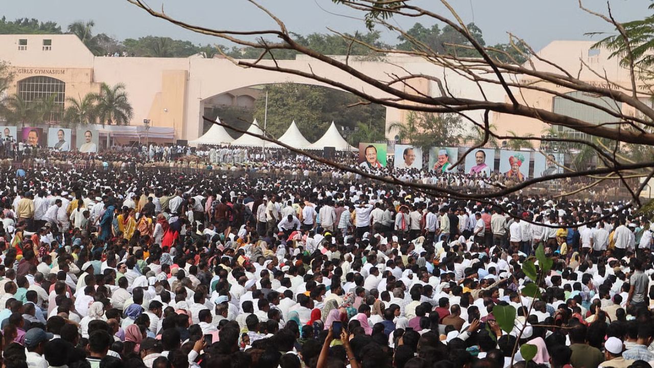 Ajit Pawar के अंतिम संस्कार में चेन चोरी की चौंकाने वाली घटना, 25-30 लाख के गहने गायब