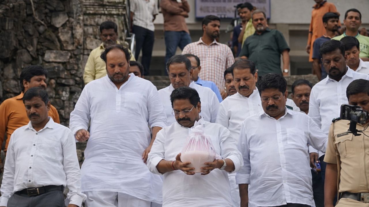 Mumbai News: मुंबई राकां ने बाणगंगा में किया ‘दादा’ की अस्थियों का विधिवत विसर्जन