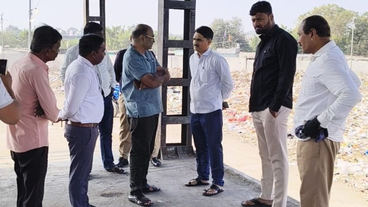 अकोला: नायगांव ट्रांसफर स्टेशन का उपमहापौर अमोल गोगे ने किया निरीक्षण, हर घर से कचरा उठाव के दिए निर्देश