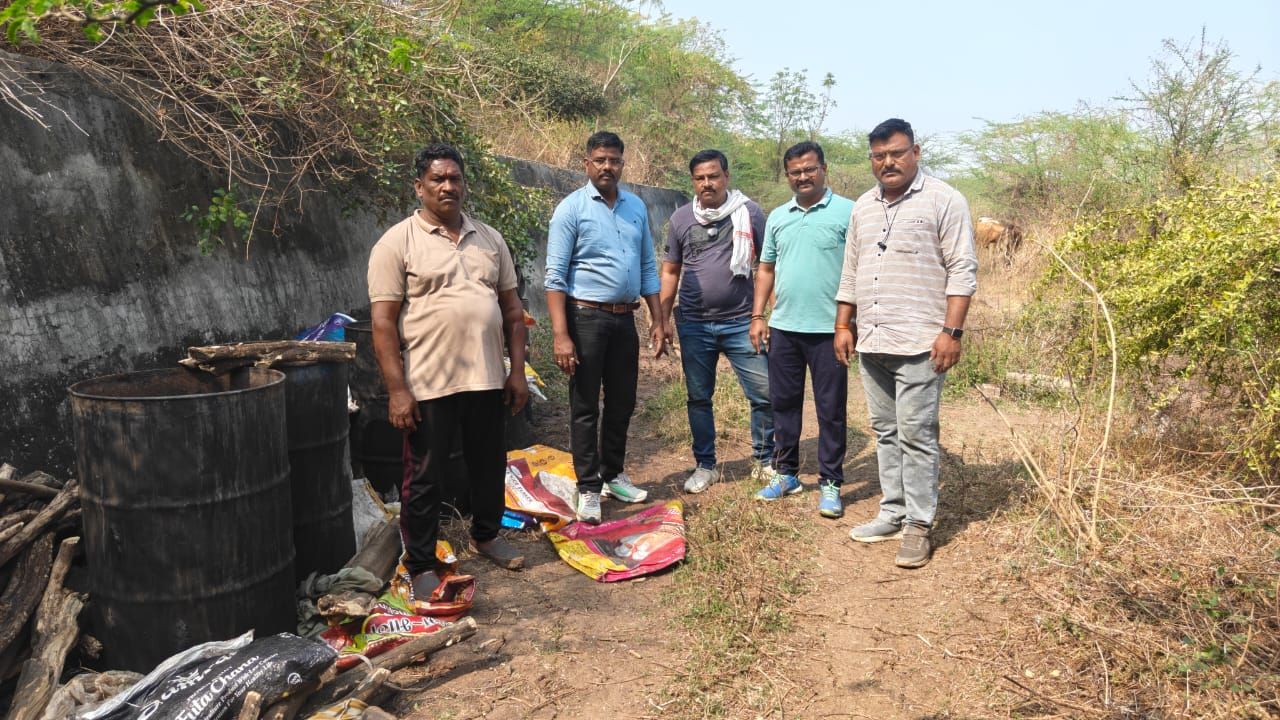 अमरावती में अवैध कच्ची शराब अड्डों पर छापे, 3.70 लाख का माल नष्ट ;  दो आरोपी गिरफ्तार