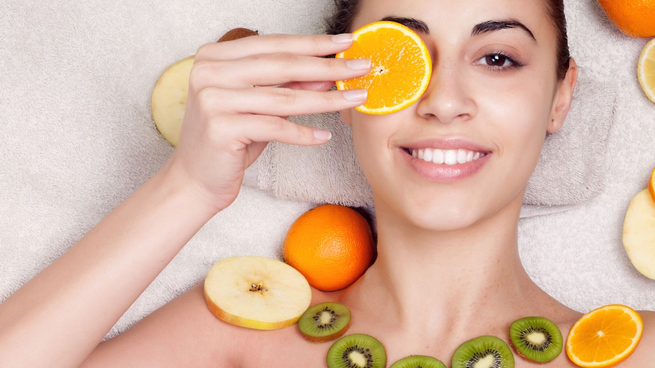 कैसे बने रहें हमेशा जवान? जानिए उन खास जादुई फूड्स के नाम, जो कर देंगे बढ़ती उम्र की रफ़्तार को धीमी!