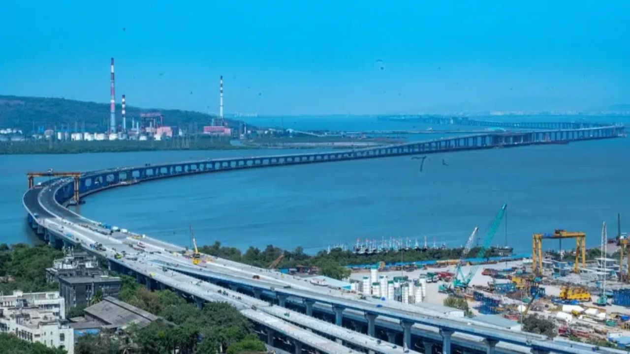 अटल सेतु सुरक्षा पर उठे सवाल: इमरजेंसी सिस्टम और हेलीपैड की मांग, सीएम को लिखा गया पत्र