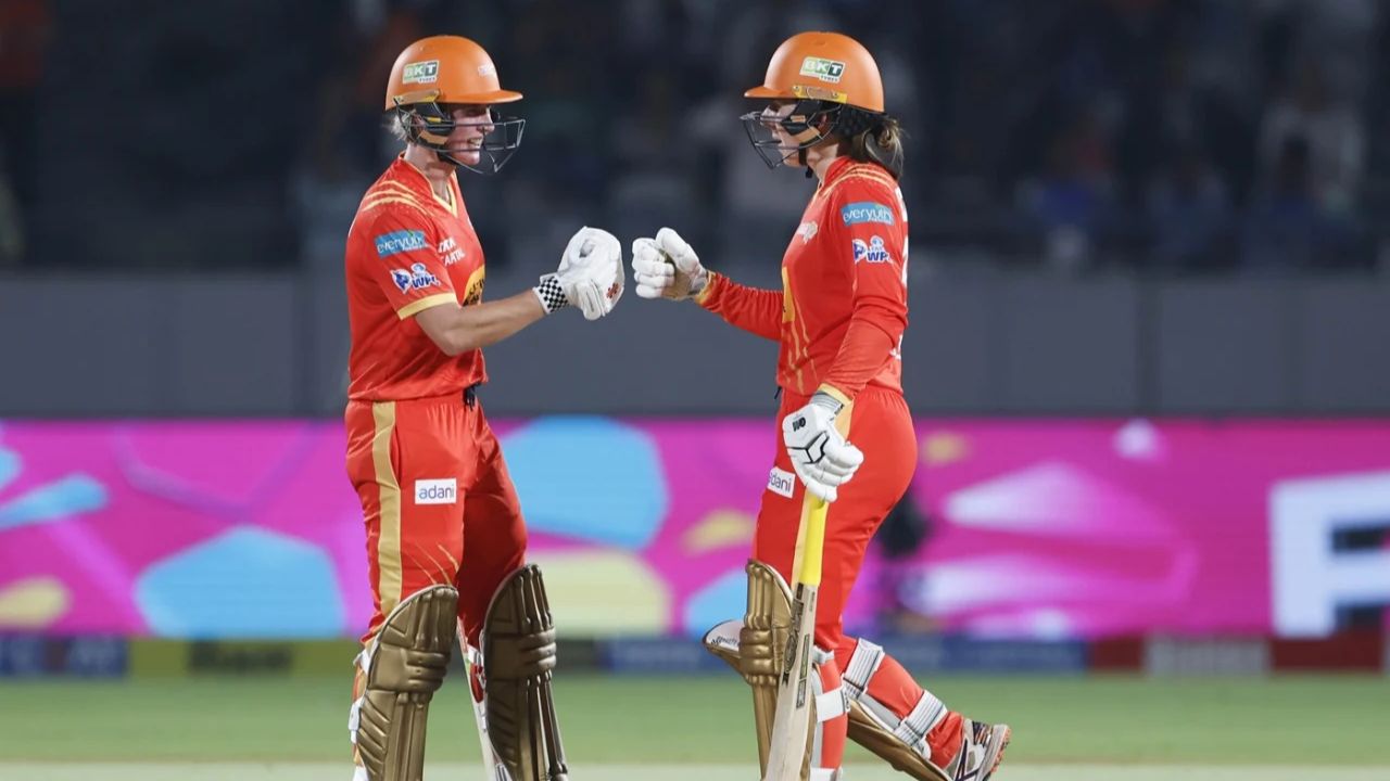 WPL 2026: दिल्ली को फाइनल में पहुंचने के लिए बनाने होंगे 169 रन, बेथ मूनी की अर्धशतक से गुजरात ने की वापसी