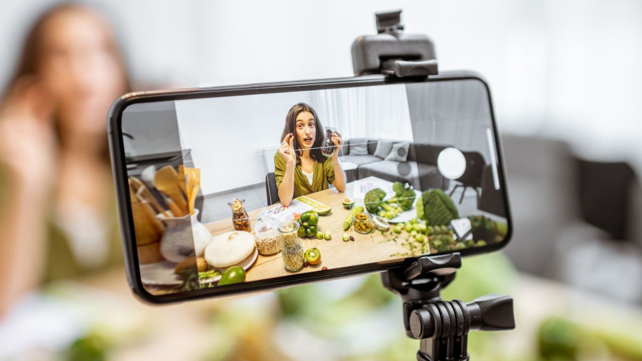 Budget 2026 में कंटेंट क्रिएटर्स को बड़ी सौगात, 15 हजार स्कूल-कॉलेजों में खुलेंगी AVGC क्रिएटर लैब