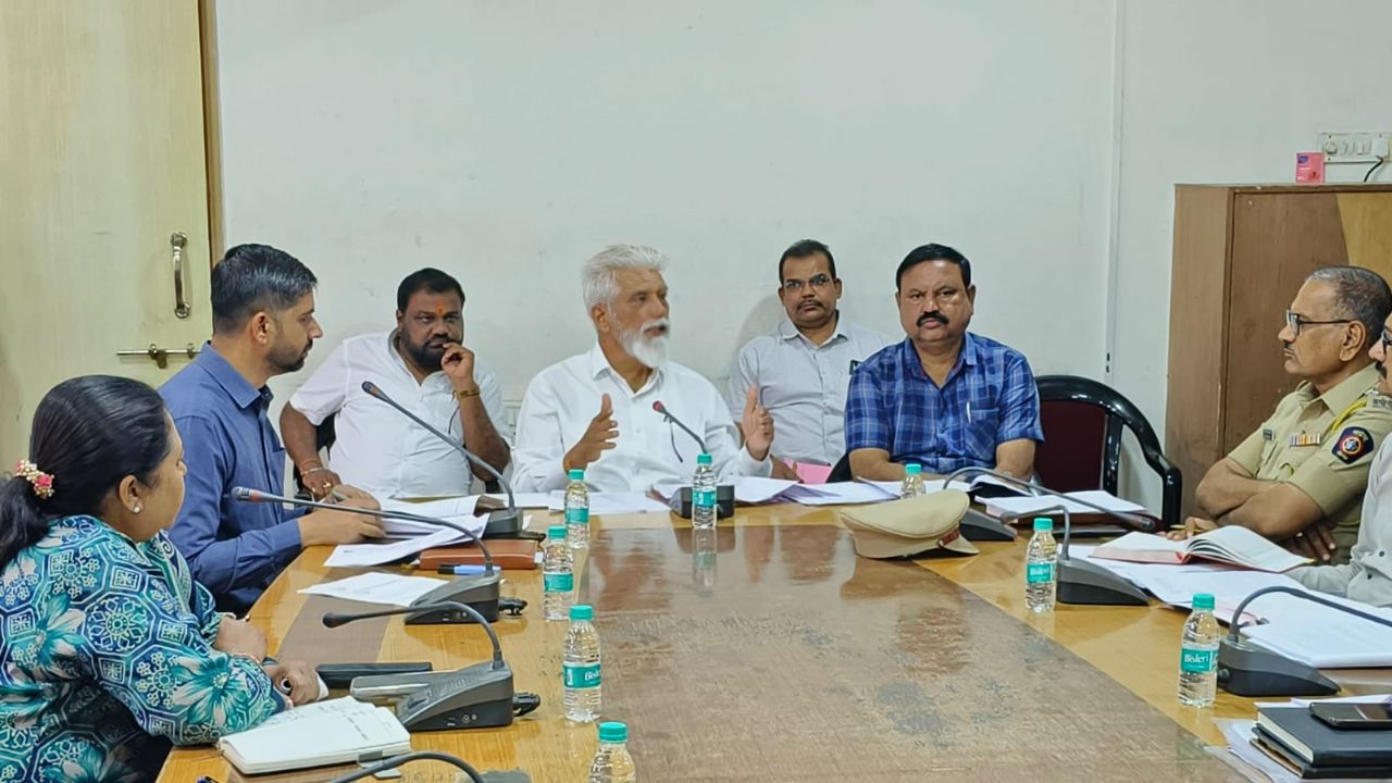 मुख्यमंत्री बलीराजा खेत सड़क योजना प्रभावी ढंग से लागू करें, सड़कों के सुदृढ़ीकरण के दादा भुसे के निर्देश