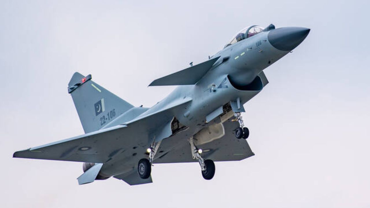 राफेल का शिकारी या ‘कागजी शेर’? रियाद एयर डिफेंस शो में बेनकाब हुआ पाकिस्तान का पसंदीदा चीनी जेट