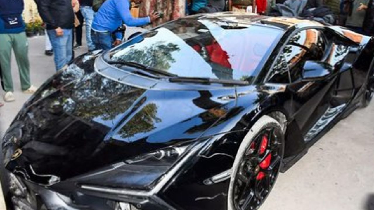 यूपी पुलिस ने लैंबॉर्गिनी से लोगों को रौंदने वाले शिवम को दिया VIP ट्रीटमेंट! FIR से नाम गायब, क्या बोले अफसर?