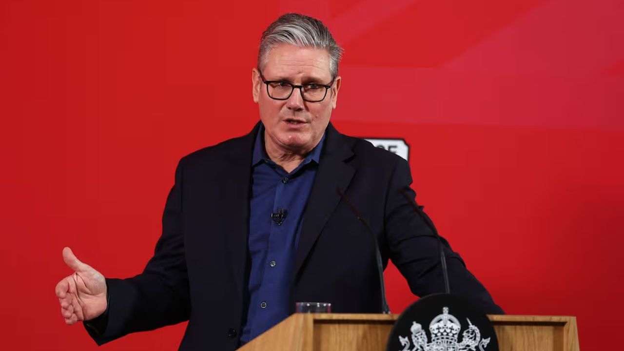 गलत फैसले ने बढ़ाई मुश्किलें! एपस्टीन विवाद में फंसे ब्रिटिश PM स्टार्मर, पीड़ितों से मांगी माफी