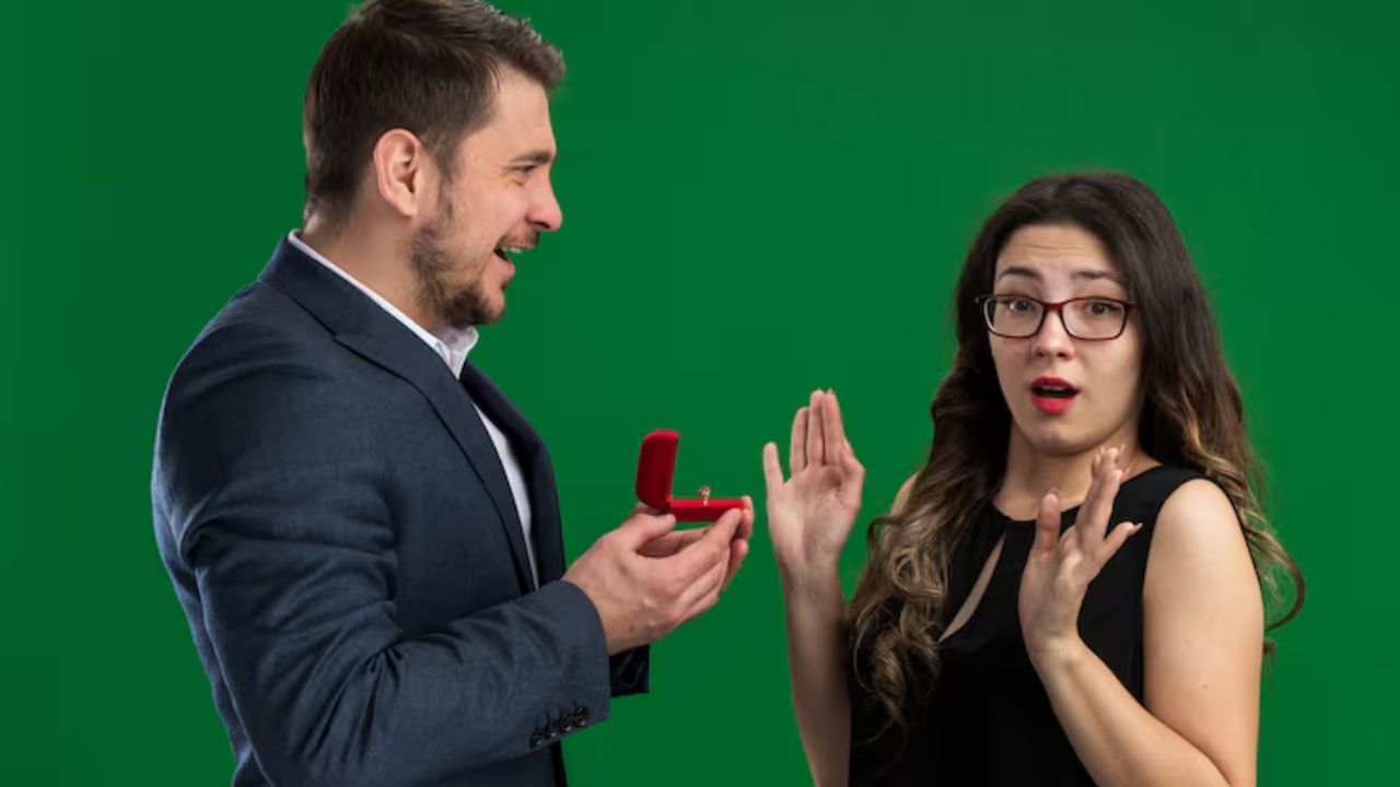 Kiss Day पर एक छोटी सी चूक बिगाड़ सकती है रिश्ता; पार्टनर को खास फील कराने के लिए रखें इन बातों का ख्याल