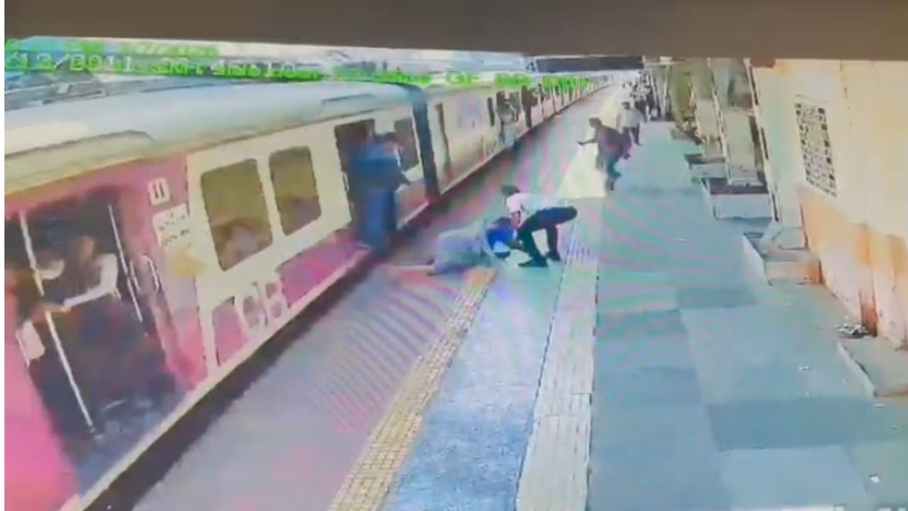 टीसी की सतर्कता से बची महिला यात्री की जान, चलती लोकल से गिरी बुजुर्ग महिला, कुर्ला स्टेशन की घटना