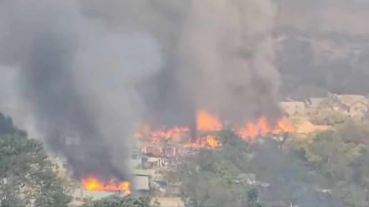 मणिपुर में फिर भड़की हिंसा, उखरुल में जलाए गए दर्जनों घर, ताबड़तोड़ फायरिंग के बाद प्रशासन ने लगाया कर्फ्यू