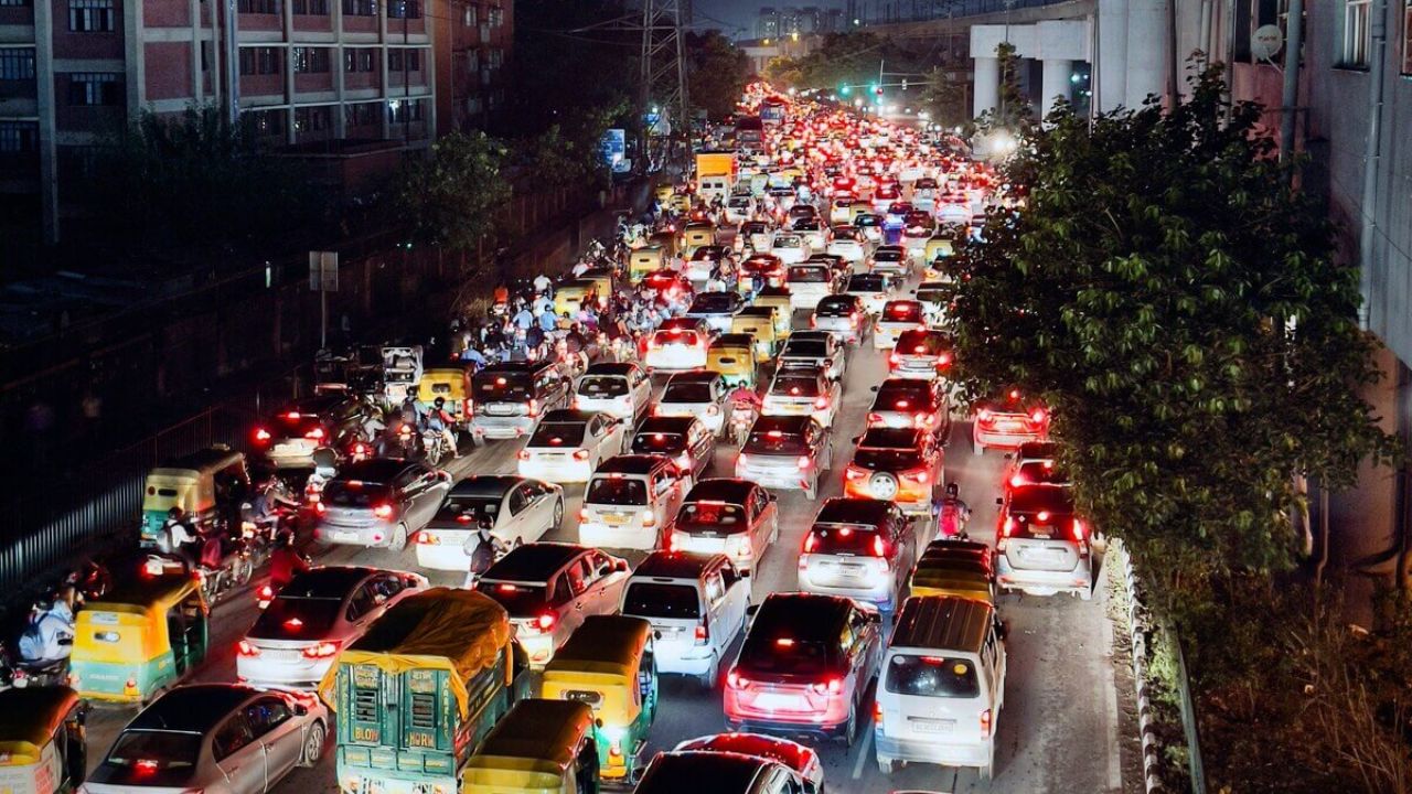 मुंबई में कंजेशन टैक्स की मांग तेज, पीक ऑवर में वाहनों पर शुल्क लगाने का प्रस्ताव