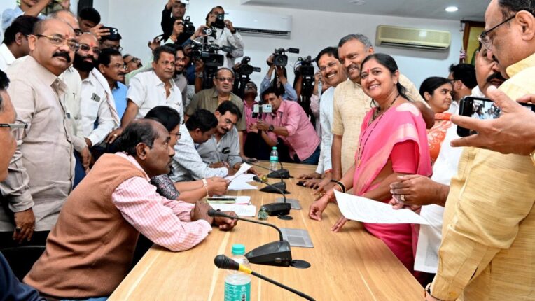 Nagpur Mayor Election Nita Thackeray and Leela Hathibed