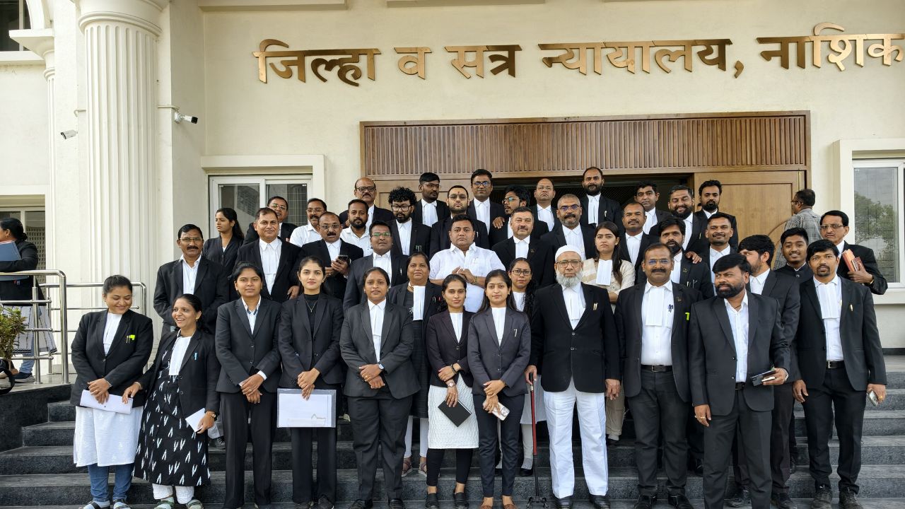 नासिक: 5 न्यायाधीशों के खिलाफ वकीलों का मोर्चा, मनमानी और बदसलूकी का आरोप