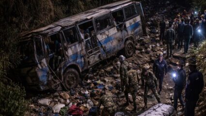 नेपाल में दर्दनाक सड़क हादसा, बारात ले जा रही बस खाई में गिरी, 8 की मौत…45 से अधिक घायल