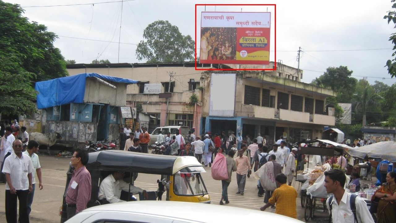 द्वारका ग्रेड सेपरेटर: निमाणी बस स्टैंड पर यात्रियों की बढ़ी मुसीबत, बिना पूर्व सूचना रूट डायवर्जन से हजारों य