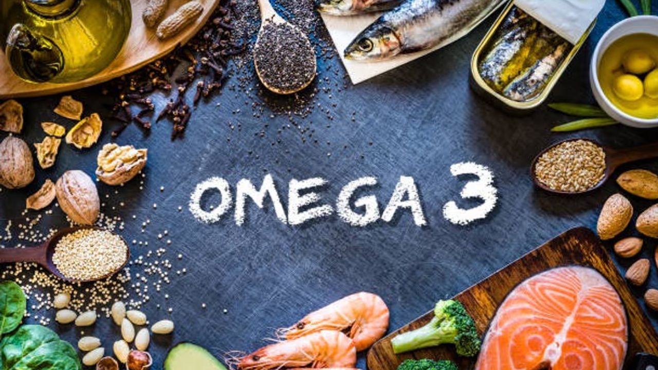 शरीर में ओमेगा-3 की कमी से क्या समस्याएं हो सकती हैं? तुरंत पढ़ें और सावधान हो जाएं