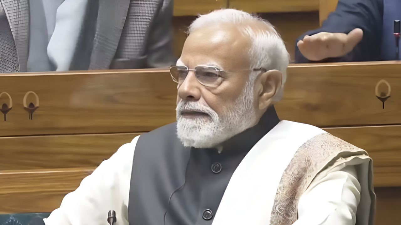 Budget 2026: PM की गंभीरता और मेज थपथपाहट ने दिया ‘विकसित भारत’ का संदेश, मोदी के हाव-भाव बने चर्चा का विषय