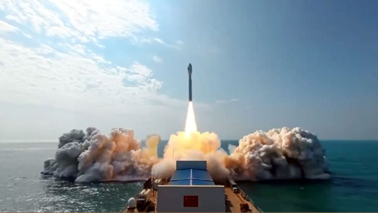 पाकिस्तान ने चीन की मदद से लॉन्च किया नया सैटेलाइट, क्या भारत के लिए पैदा होगा खतरा? जानिए पूरी सच्चाई