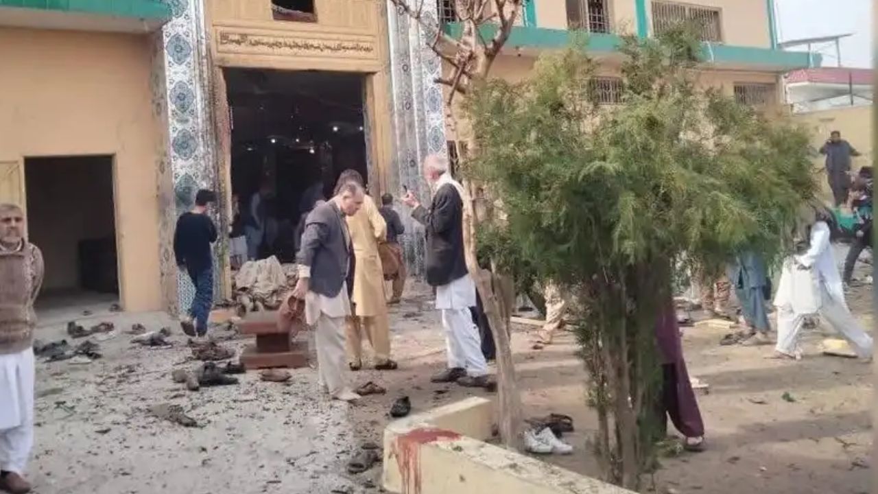 पाकिस्तान में जुमे की नमाज पर बड़ा हमला; इस्लामाबाद के इमाम बारगाह में धमाका, पूरे शहर में इमरजेंसी लागू