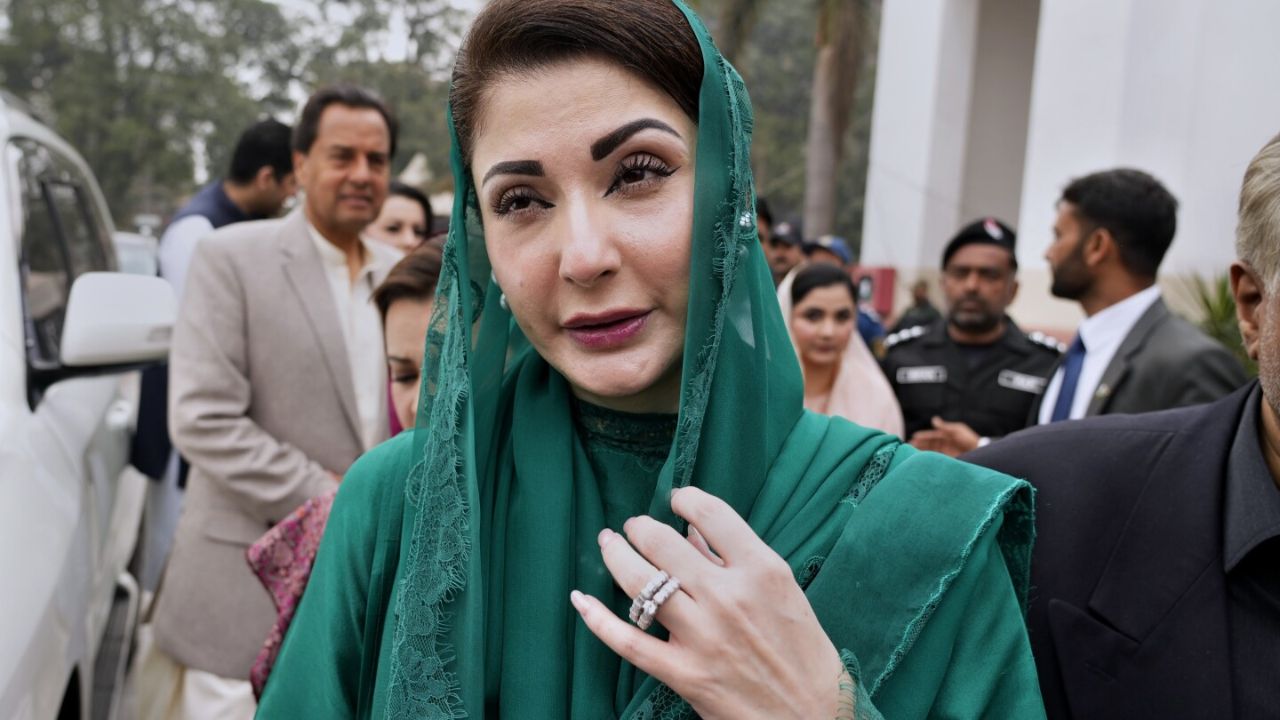 कंगाल पाकिस्तान में गटर के ढक्कन चुरा रहे लोग…सरकार ने बनाया 50 लाख के जुर्मानें का कानून, 10 साल की जेल